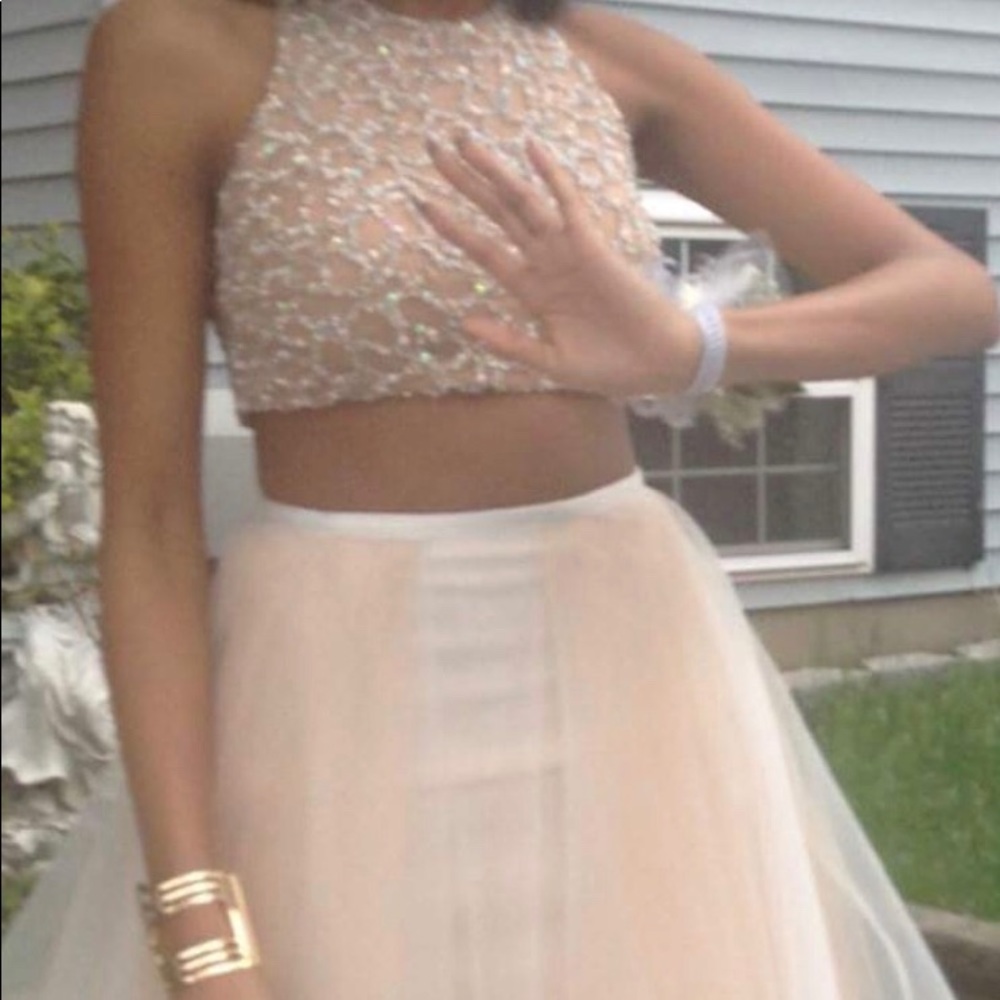 Prom dresses - Picture 2 of 6